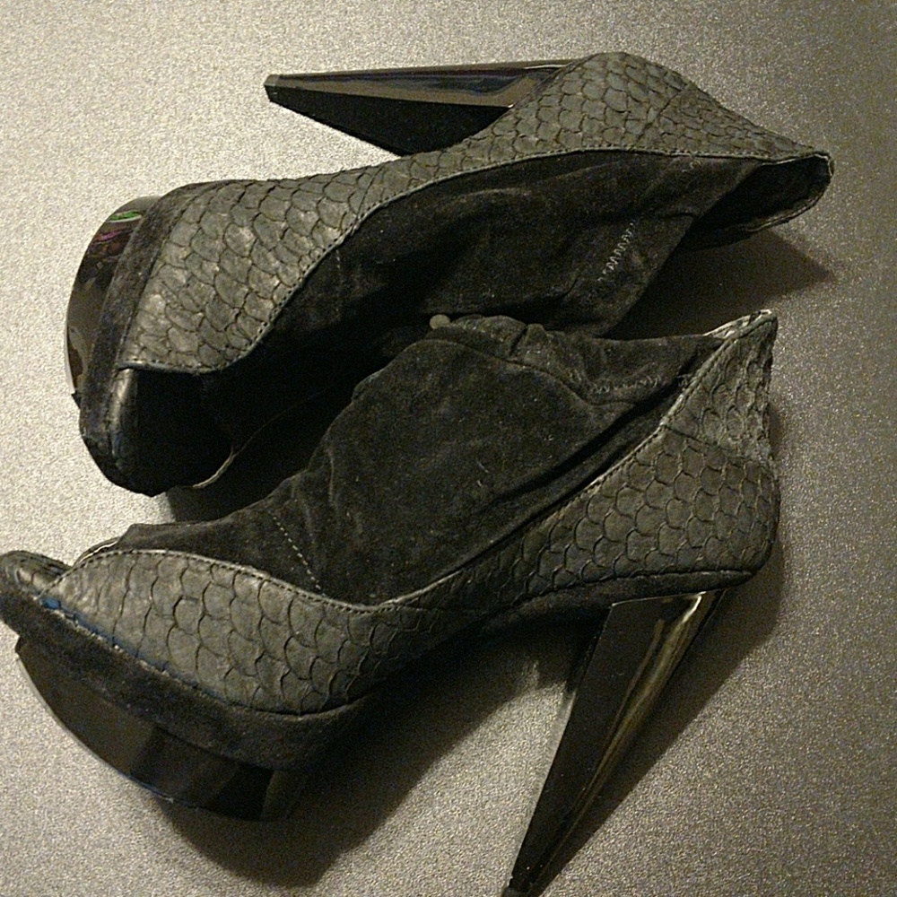 New La Victoire Booties